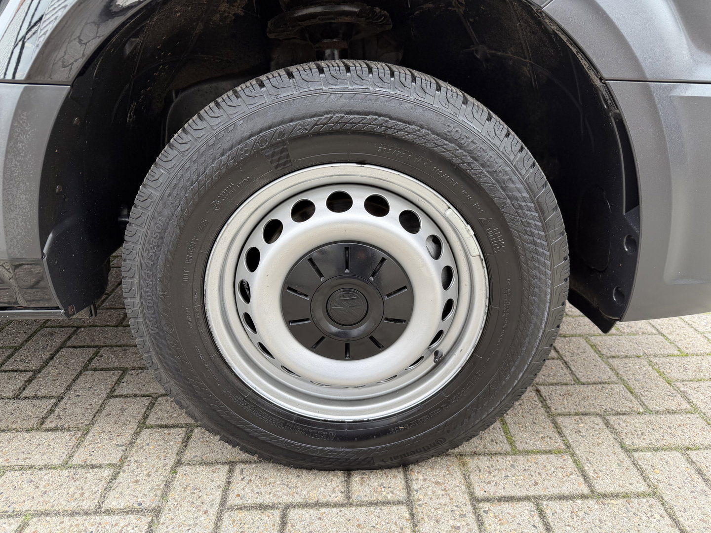 Volkswagen Crafter 35 2.0 TDI 140pk automaat L3H3 ( L2H2 ) Comfortline / euro 6 / bpm vrij / lease vanaf € 391 / vaste prijs rijklaar € 23.950 ex btw / dubbele schuifdeur / airco / cruise / camera !
