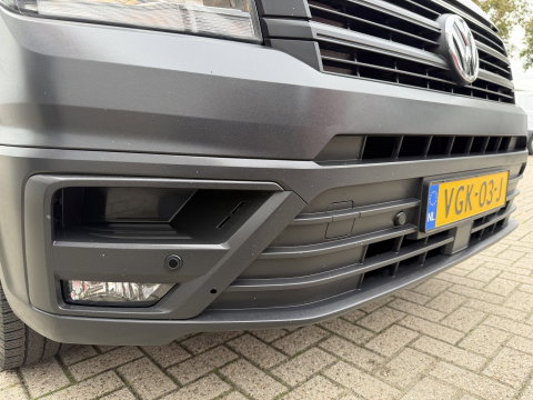Volkswagen Crafter 35 2.0 TDI 140pk automaat L3H3 ( L2H2 ) Comfortline / euro 6 / bpm vrij / lease vanaf € 391 / vaste prijs rijklaar € 23.950 ex btw / dubbele schuifdeur / airco / cruise / camera !