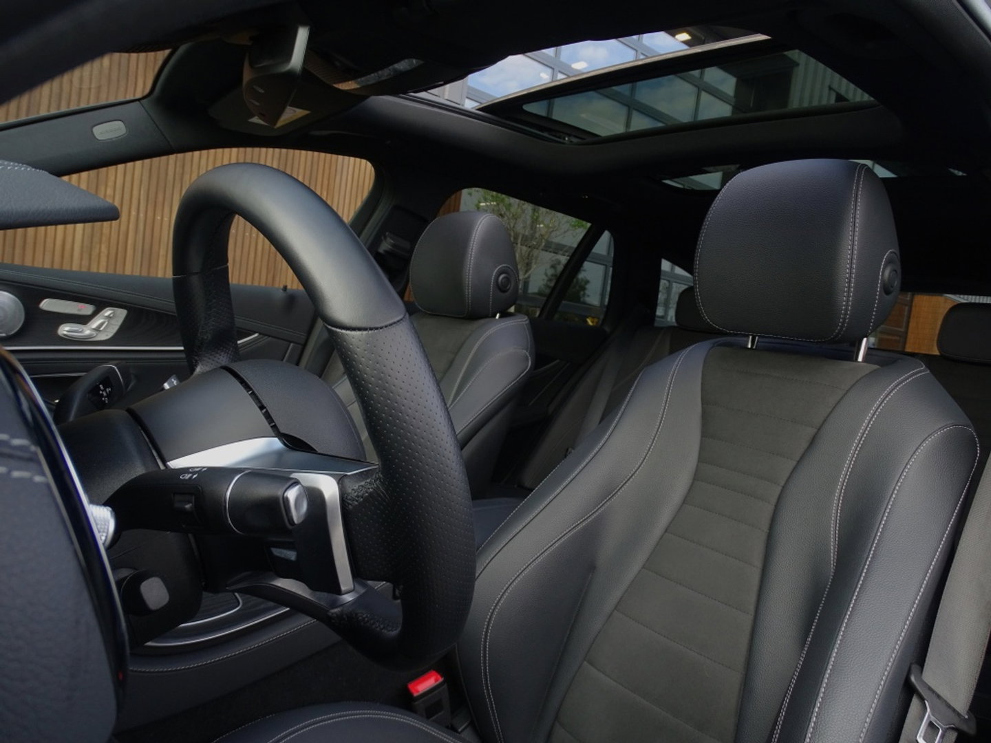 Mercedes-Benz E-Klasse Estate 200 automaat / AMG pakket / Burmester / 360° camera / LED