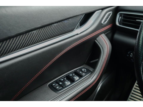 Maserati Levante Gransport 3.0 V6 D 275pk Panoramadak Schaalstoelen VOL!!! Carbon pakket NLauto 21" LMV Stoelkoeling Luchtvering
