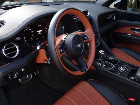 Bentley Bentayga 4.0 V8 550PK / Naim / 4-pers VIP / massage / black ed. / 360°