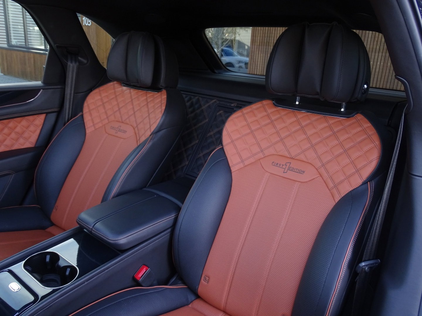 Bentley Bentayga 4.0 V8 550PK / Naim / 4-pers VIP / massage / black ed. / 360°