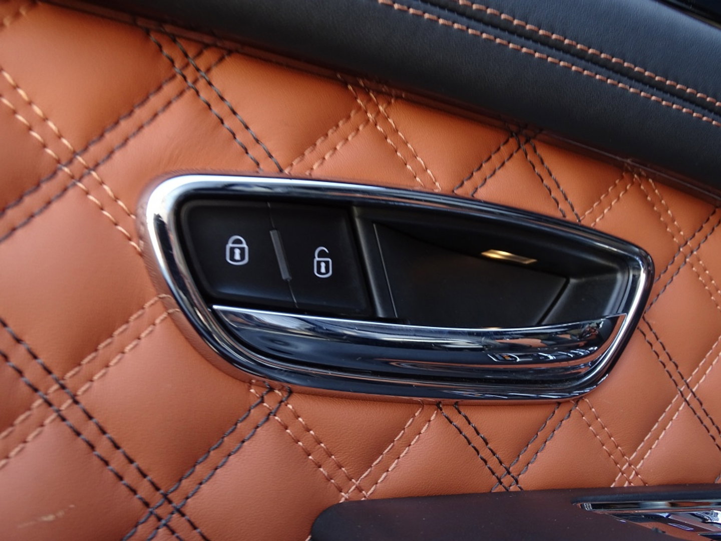 Bentley Bentayga 4.0 V8 550PK / Naim / 4-pers VIP / massage / black ed. / 360°