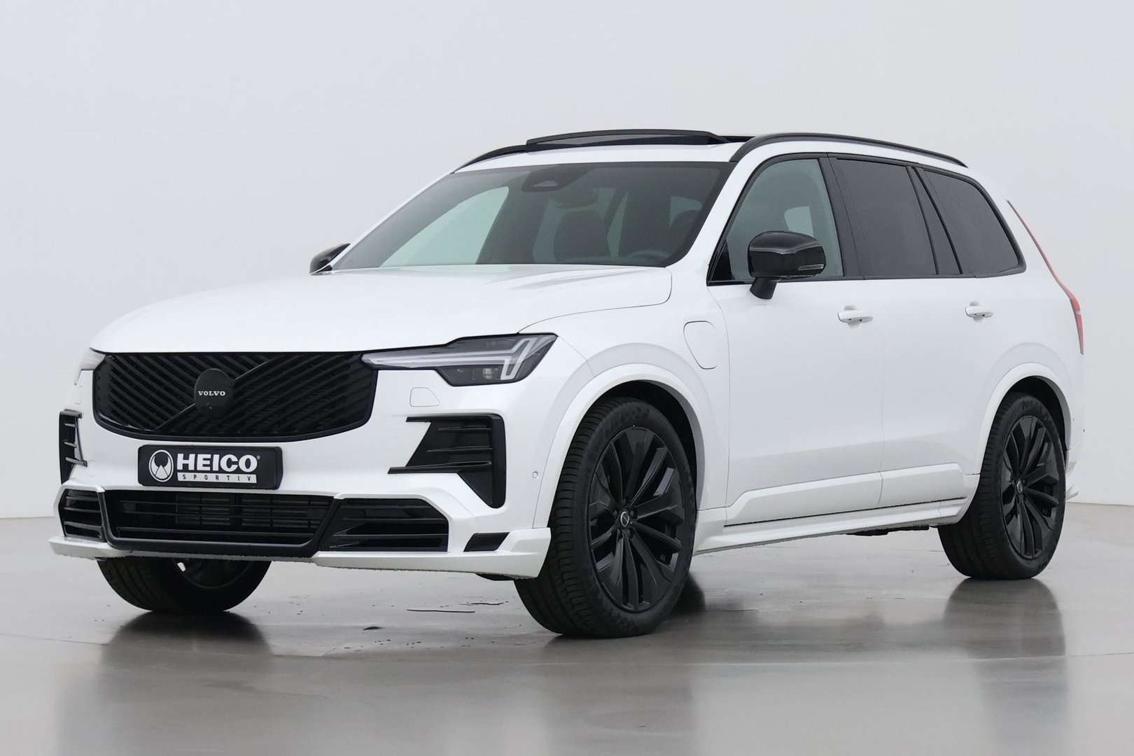 Volvo XC90 T8 Ultra Black Edition | HEICO | Bowers&Wilkins | Luchtvering | Panoramadak | Ventilatie+Massage | Head-Up | 21 Inch