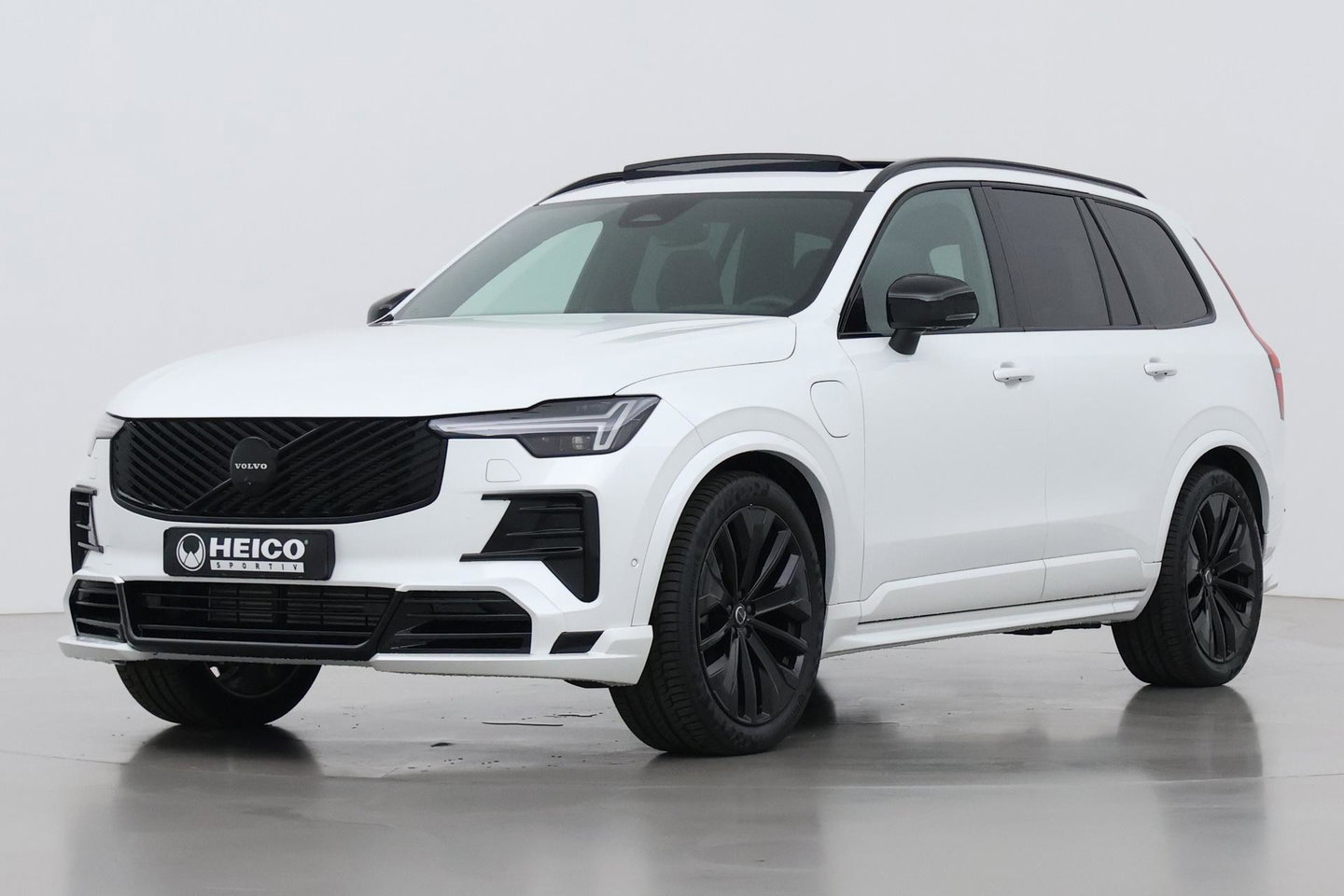 Volvo XC90 T8 Ultra Black Edition | HEICO | Bowers&Wilkins | Luchtvering | Panoramadak | Ventilatie+Massage | Head-Up | 21 Inch