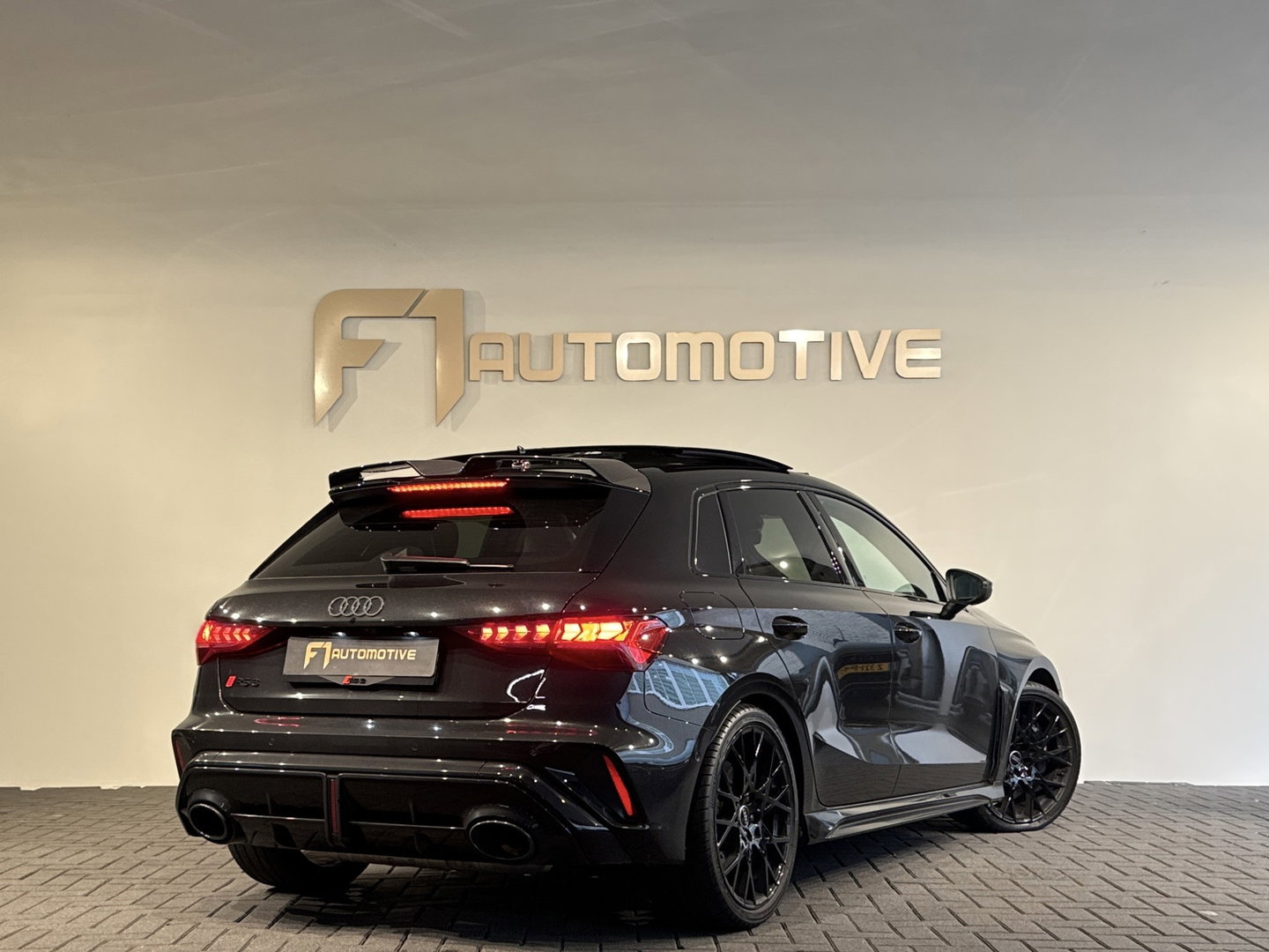 Audi RS3 Sportback 2.5 TFSI quattro Pano|Sonos|Carbon|Kuipstoelen|Hulk
