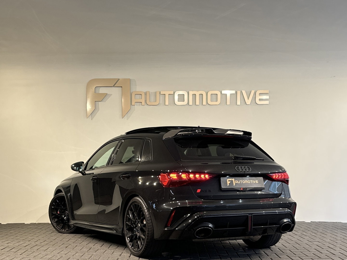 Audi RS3 Sportback 2.5 TFSI quattro Pano|Sonos|Carbon|Kuipstoelen|Hulk