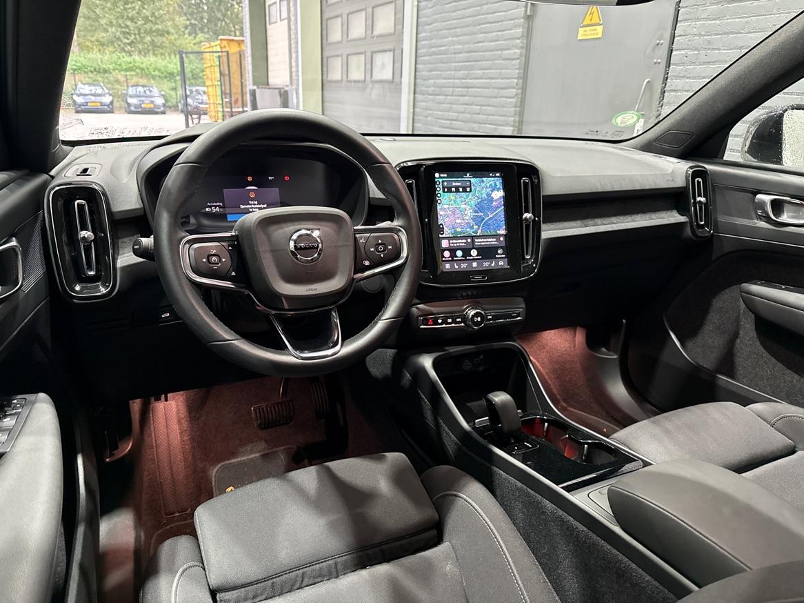 Volvo XC40 Single Motor Extened Range Core | 82 kWh | Trekhaak | Camera | Getint glas | Cruise Control | 19 Inch