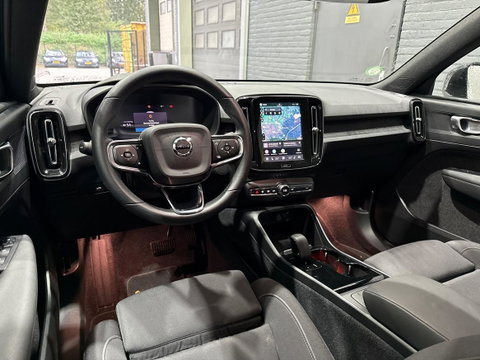 Volvo XC40 Single Motor Extened Range Core | 82 kWh | Trekhaak | Camera | Getint glas | Cruise Control | 19 Inch