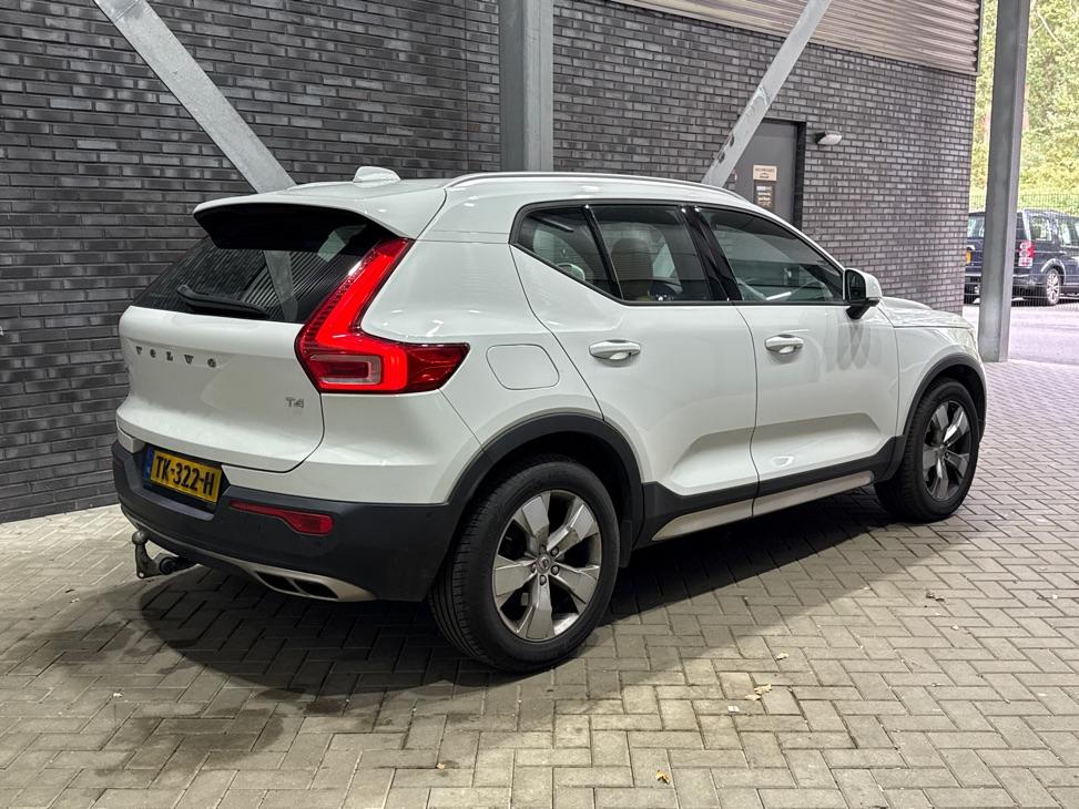 Volvo XC40 2.0 T4 Momentum | Harman/Kardon | Panoramadak | 360° Camera | Trekhaak | BLIS | Camera