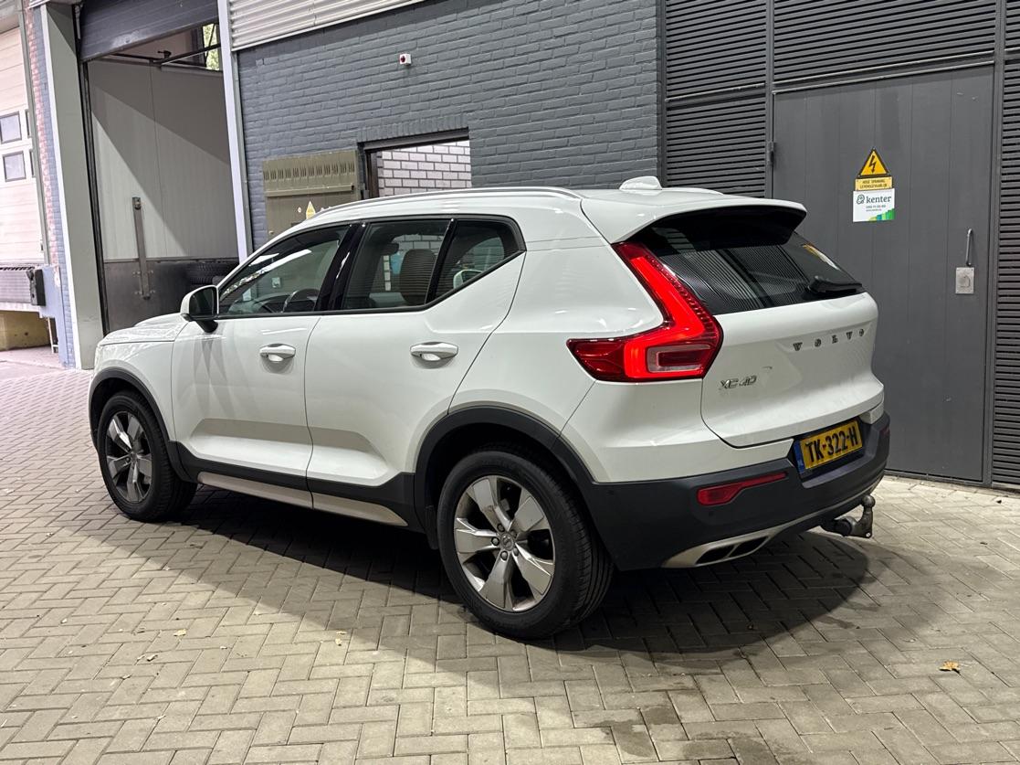Volvo XC40 2.0 T4 Momentum | Harman/Kardon | Panoramadak | 360° Camera | Trekhaak | BLIS | Camera