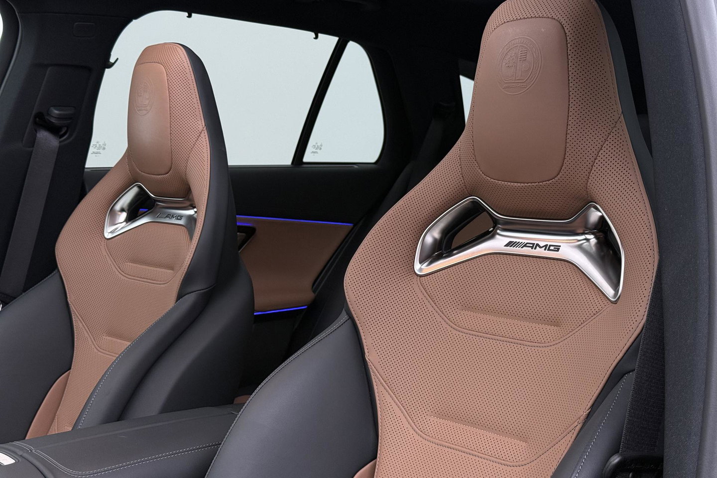Mercedes-Benz E-Klasse 53 AMG 4MATIC+ | Nightpakket | Panoramadak | Burmester | Stoelverwarming+ventilatie | Head-Up | 21 Inch
