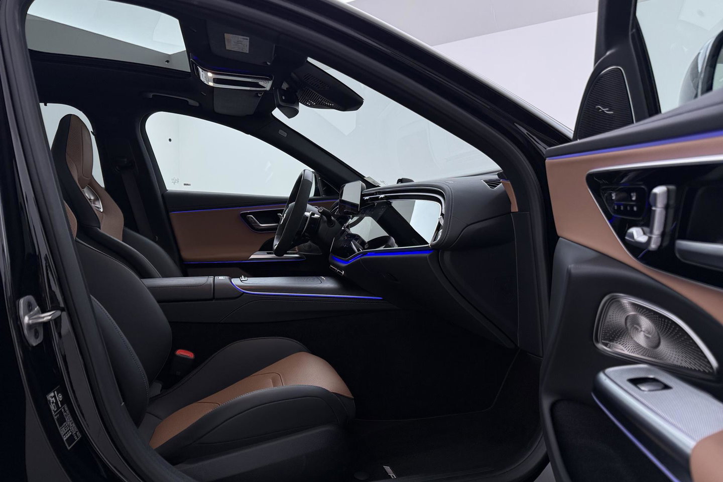 Mercedes-Benz E-Klasse 53 AMG 4MATIC+ | Nightpakket | Panoramadak | Burmester | Stoelverwarming+ventilatie | Head-Up | 21 Inch