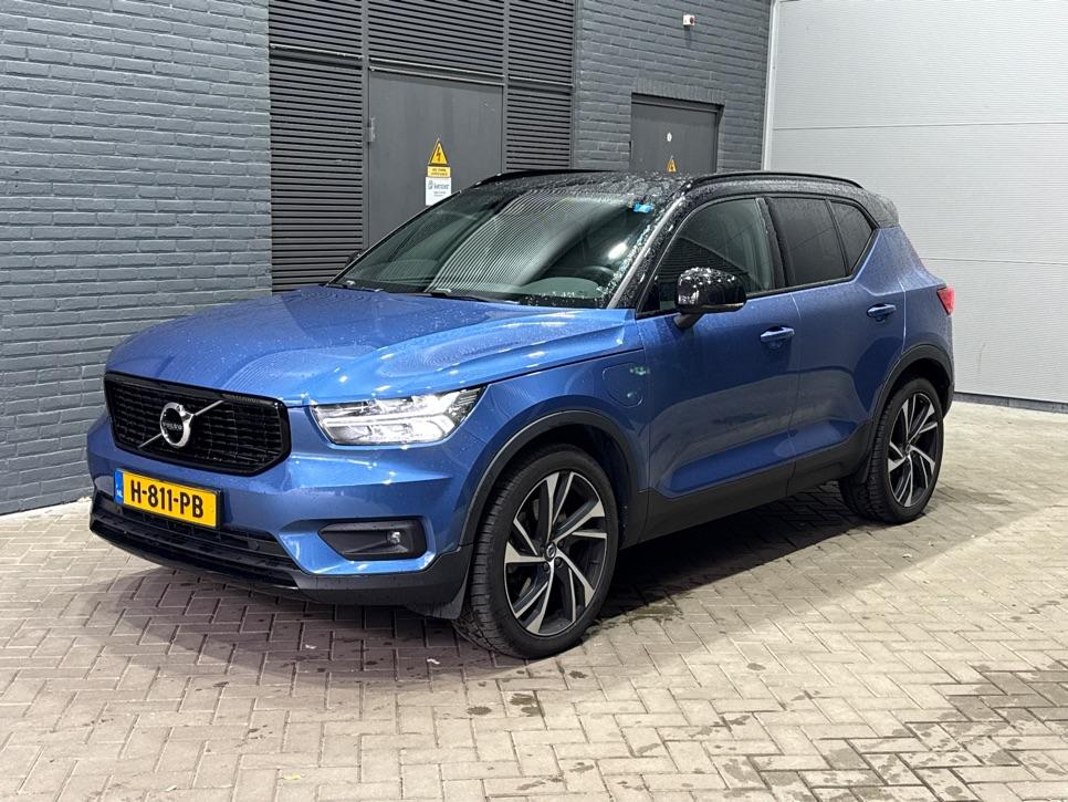 Volvo XC40 T5 Twin Engine R-Design | ACC | Trekhaak | BLIS | Stoelverwarming | Camera | Getint glas | 20 Inch