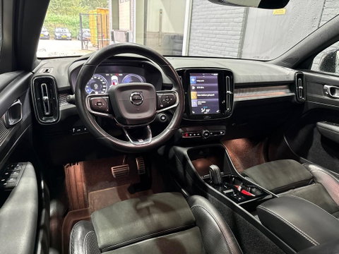 Volvo XC40 T5 Twin Engine R-Design | ACC | Trekhaak | BLIS | Stoelverwarming | Camera | Getint glas | 20 Inch