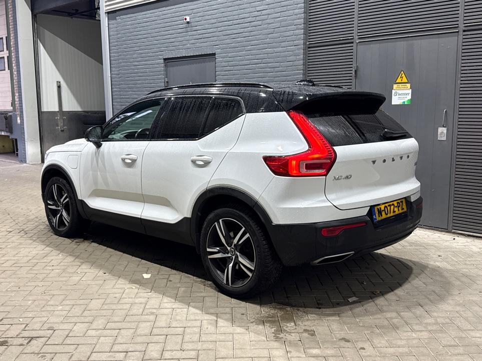 Volvo XC40 T5 Twin Engine R-Design | Harman/Kardon | Panoramadak | BLIS | Camera | Stoel+Stuurverwarming | Keyless | ACC | 19 Inch
