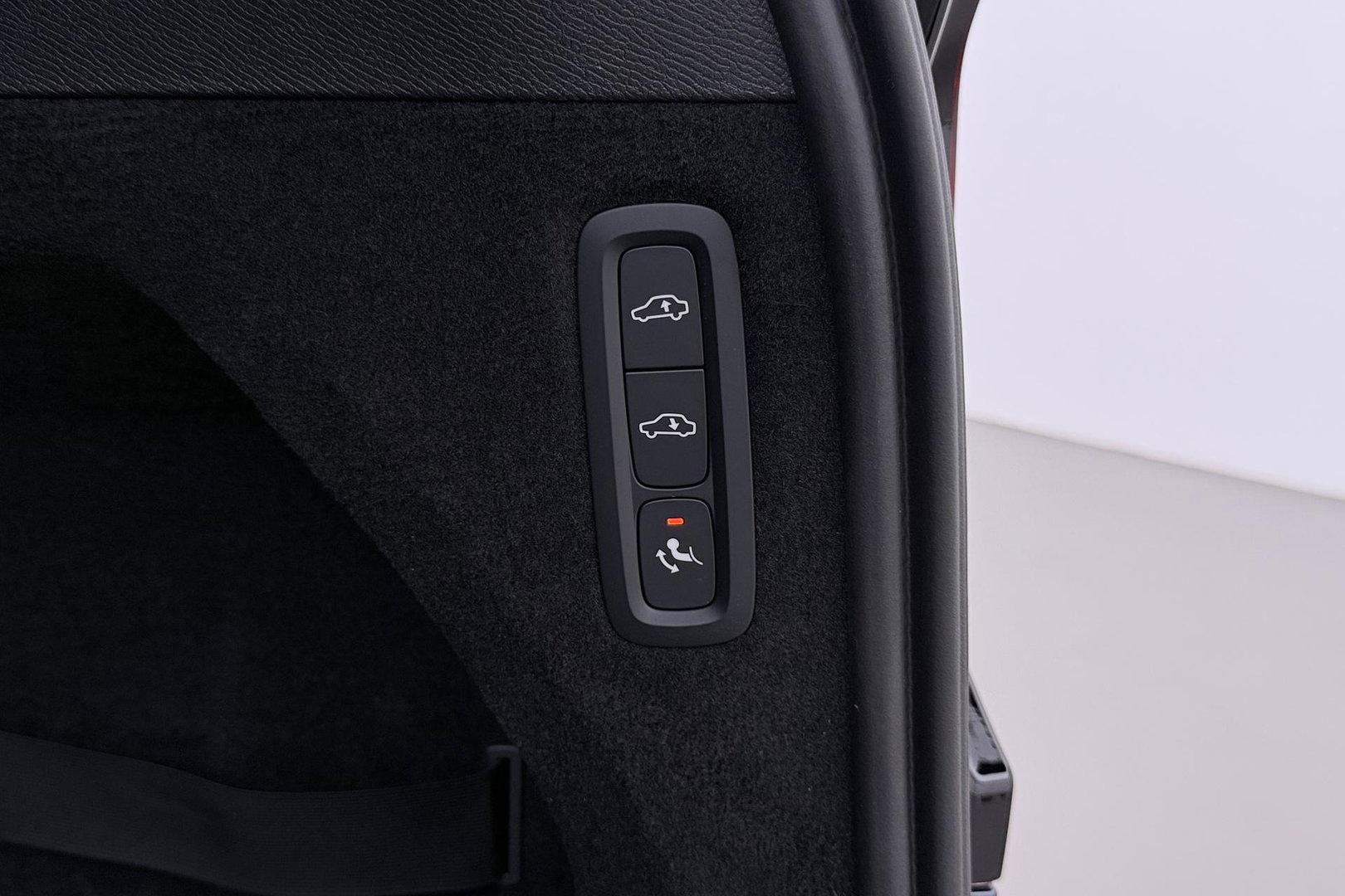 Volvo XC90 T8 Ultra Black Edition | HEICO | Luchtvering | B&W | Stoelventilatie | 22 inch | Pilot Assist