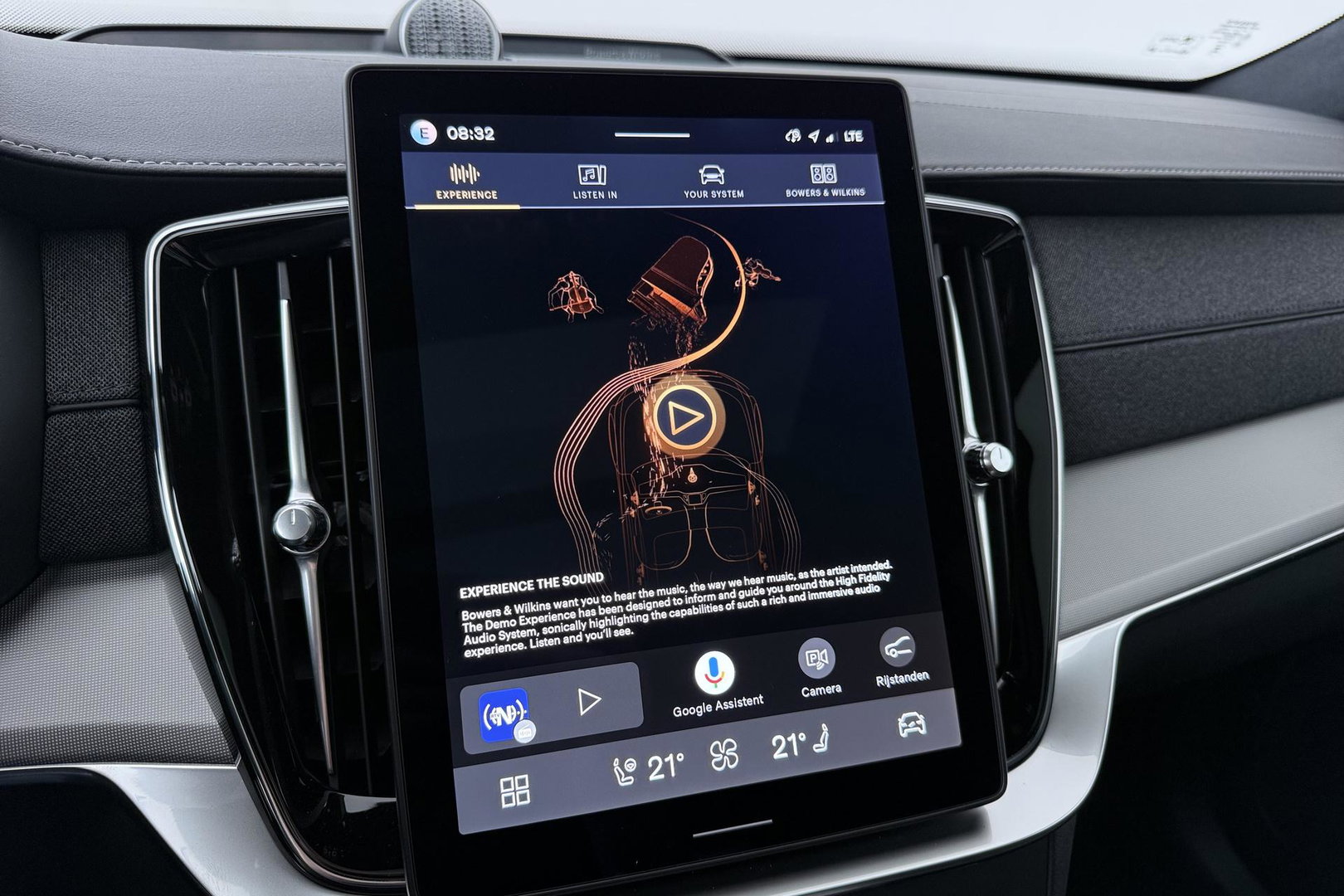 Volvo XC90 T8 Ultra Black Edition | HEICO | Luchtvering | B&W | Stoelventilatie | 22 inch | Pilot Assist
