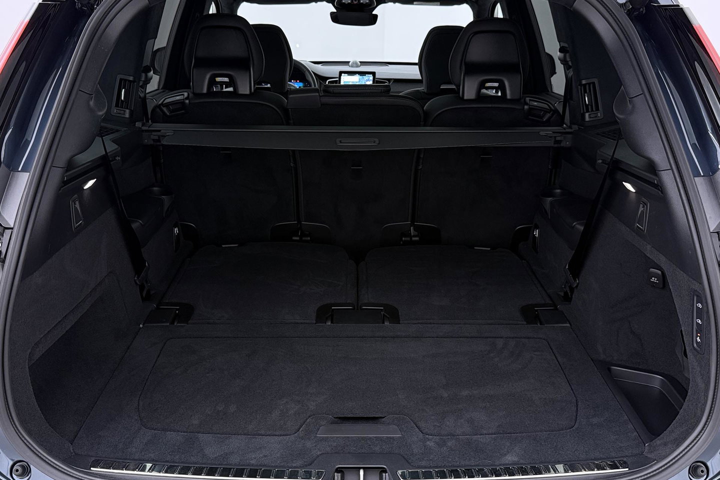Volvo XC90 T8 Ultra Black Edition | HEICO | Luchtvering | B&W | Stoelventilatie | 22 inch | Pilot Assist