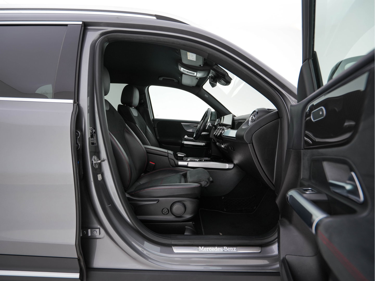 Mercedes-Benz GLB 180 d Premium Plus (INCL. BTW) *AUT | TOWBAR | LEATHER-MICROFIBRE | FULL-LED | AMBIENTLIGHT | WIDE-COCKPIT | HEATED-SPORTSEATS | KEYLESS | NAVI-FULLMAP | ECC | SHIFTPADDLES | PDC | CRUISE | 190''ALU*