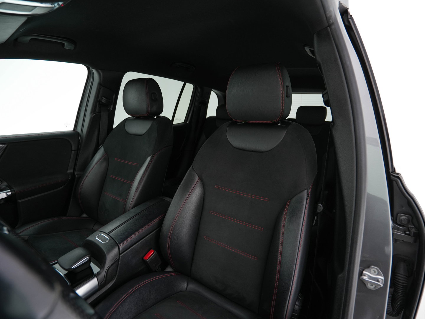 Mercedes-Benz GLB 180 d Premium Plus (INCL. BTW) *AUT | TOWBAR | LEATHER-MICROFIBRE | FULL-LED | AMBIENTLIGHT | WIDE-COCKPIT | HEATED-SPORTSEATS | KEYLESS | NAVI-FULLMAP | ECC | SHIFTPADDLES | PDC | CRUISE | 190''ALU*