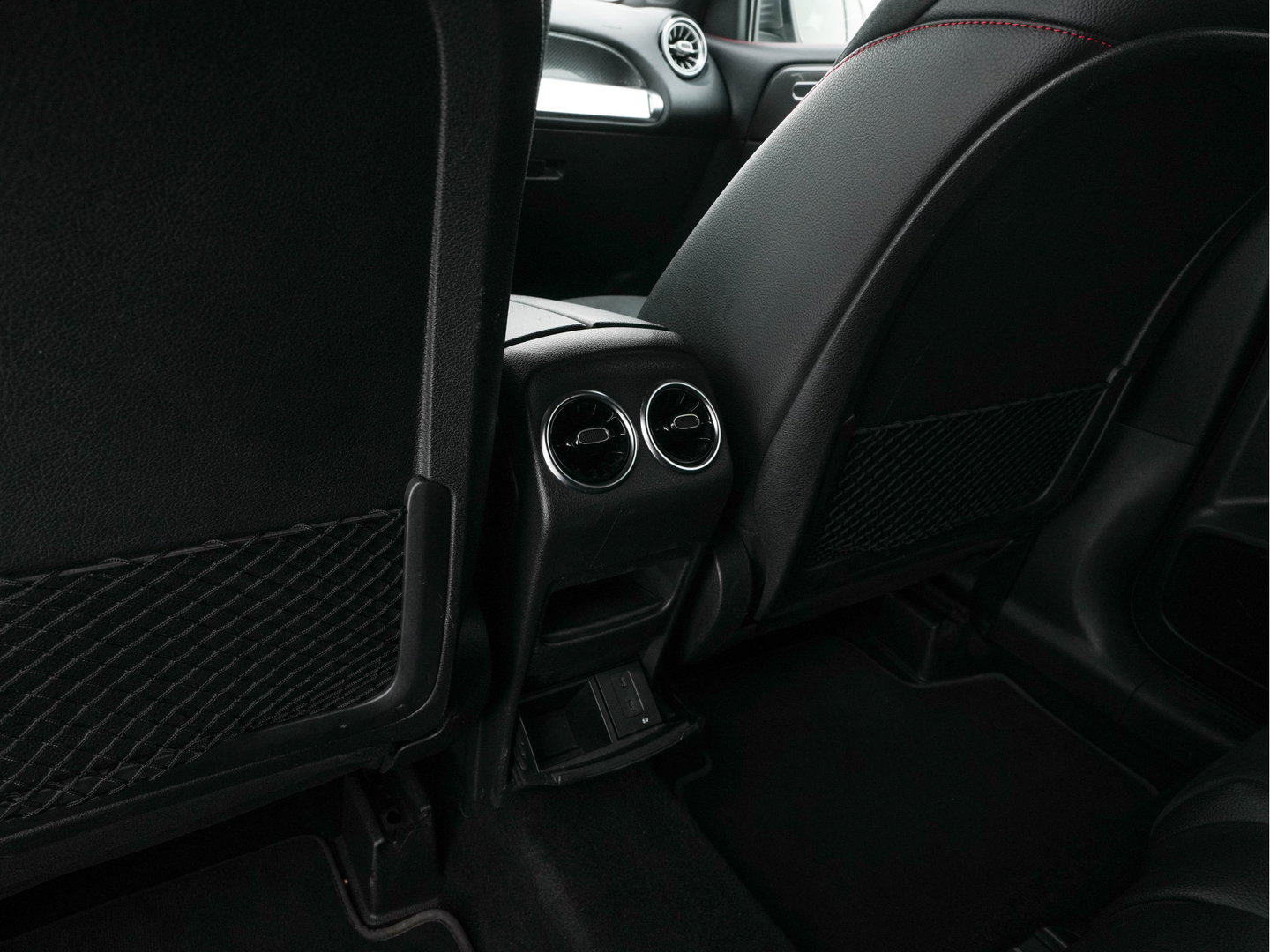 Mercedes-Benz GLB 180 d Premium Plus (INCL. BTW) *AUT | TOWBAR | LEATHER-MICROFIBRE | FULL-LED | AMBIENTLIGHT | WIDE-COCKPIT | HEATED-SPORTSEATS | KEYLESS | NAVI-FULLMAP | ECC | SHIFTPADDLES | PDC | CRUISE | 190''ALU*