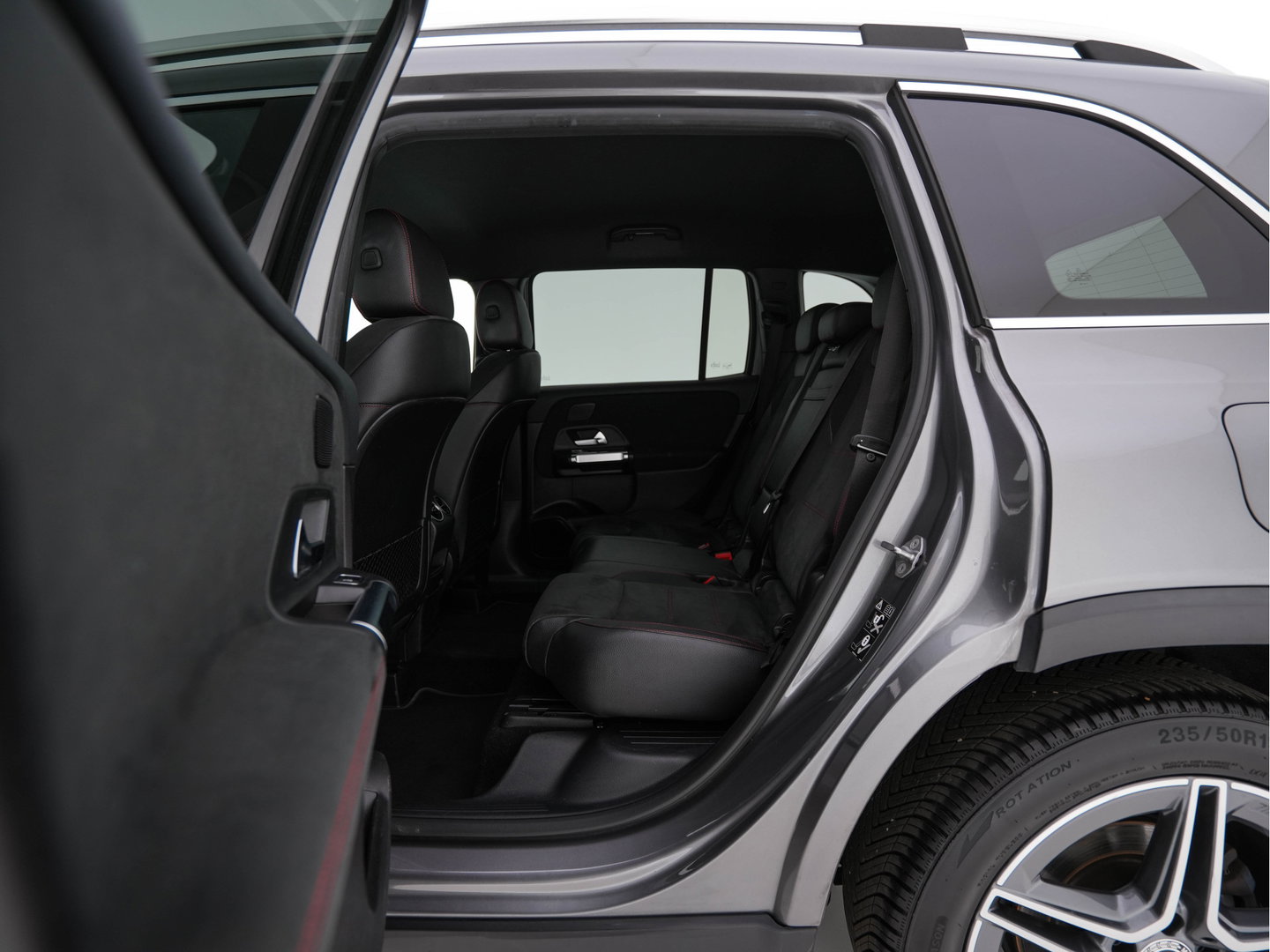 Mercedes-Benz GLB 180 d Premium Plus (INCL. BTW) *AUT | TOWBAR | LEATHER-MICROFIBRE | FULL-LED | AMBIENTLIGHT | WIDE-COCKPIT | HEATED-SPORTSEATS | KEYLESS | NAVI-FULLMAP | ECC | SHIFTPADDLES | PDC | CRUISE | 190''ALU*