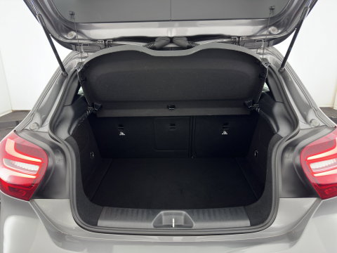 Mercedes-Benz A-Klasse 180 d Lease Edition Plus *LEATHER-FABRIC | NAVI-FULLMAP | CLIMA | COMFORTSEATS | CRUISE | KEYLESS | TOWBAR | 16''ALU*