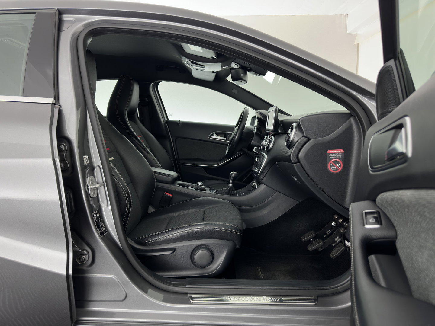 Mercedes-Benz A-Klasse 180 d Lease Edition Plus *LEATHER-FABRIC | NAVI-FULLMAP | CLIMA | COMFORTSEATS | CRUISE | KEYLESS | TOWBAR | 16''ALU*