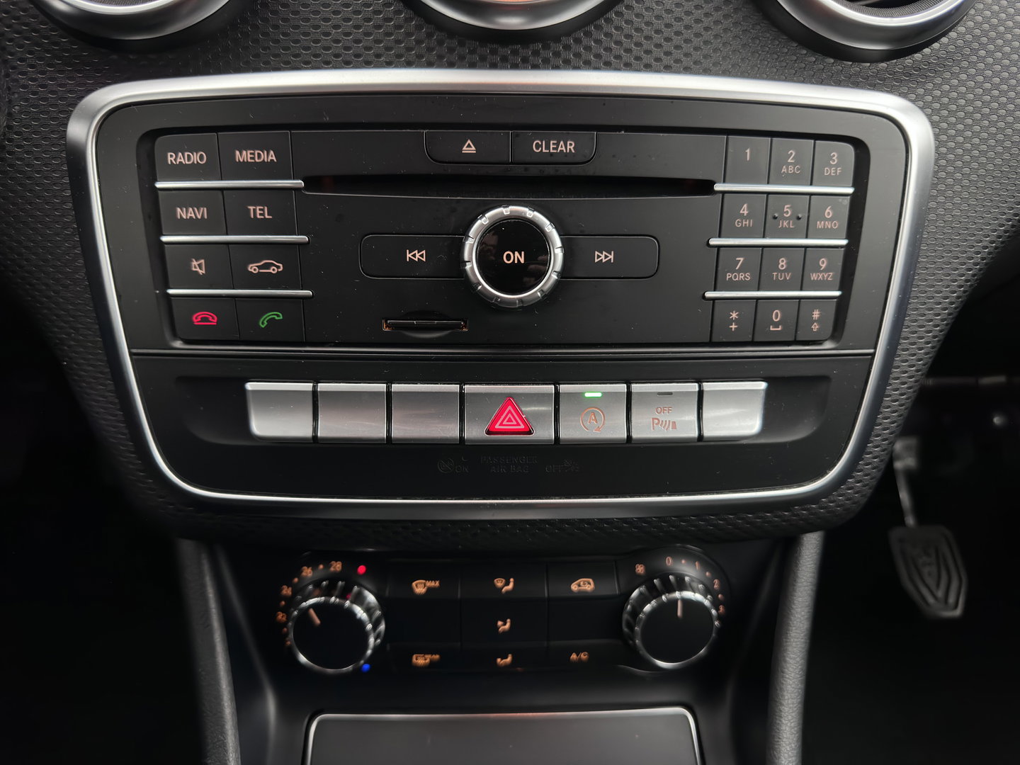 Mercedes-Benz A-Klasse 180 d Lease Edition Plus *LEATHER-FABRIC | NAVI-FULLMAP | CLIMA | COMFORTSEATS | CRUISE | KEYLESS | TOWBAR | 16''ALU*