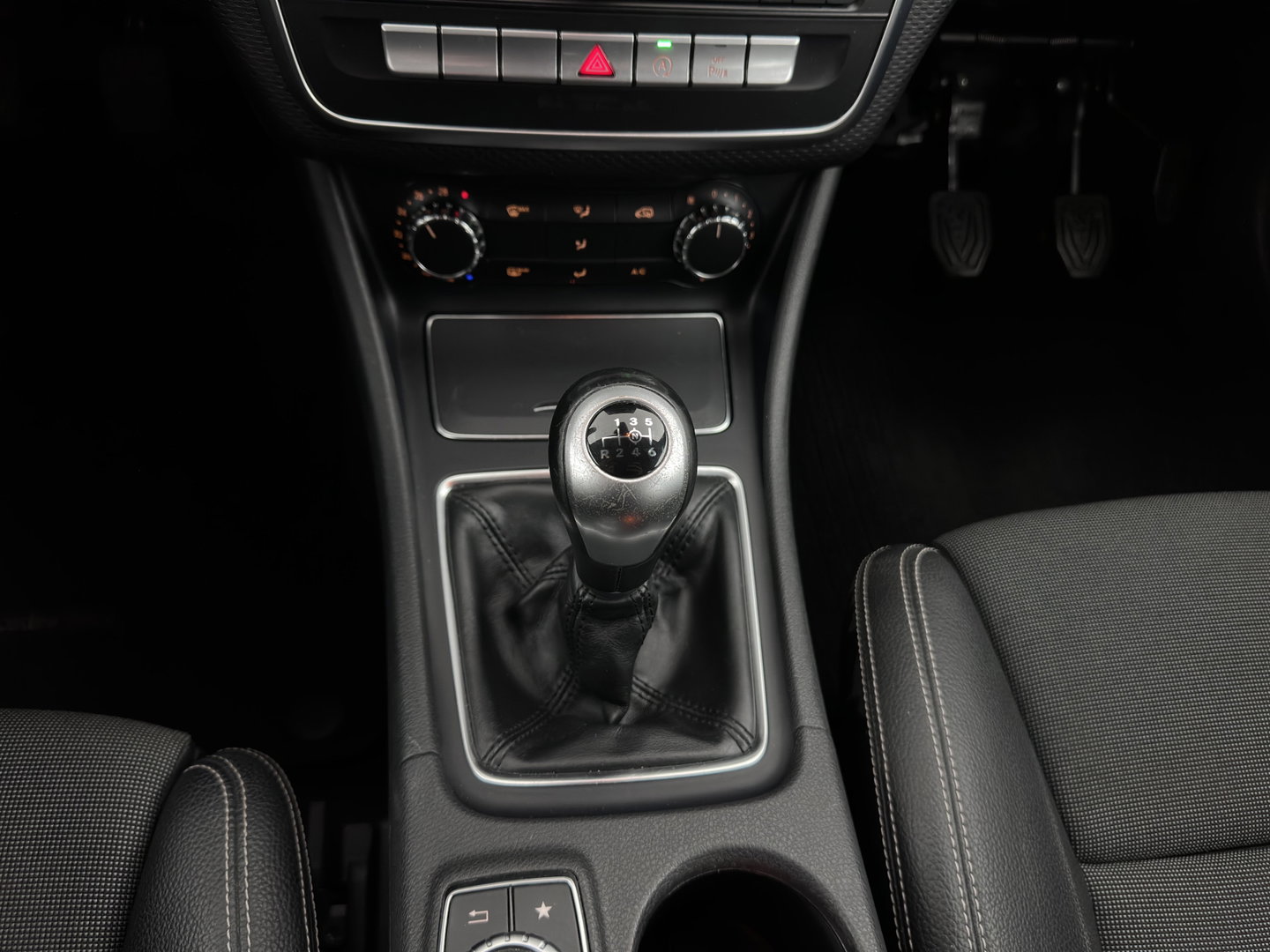 Mercedes-Benz A-Klasse 180 d Lease Edition Plus *LEATHER-FABRIC | NAVI-FULLMAP | CLIMA | COMFORTSEATS | CRUISE | KEYLESS | TOWBAR | 16''ALU*