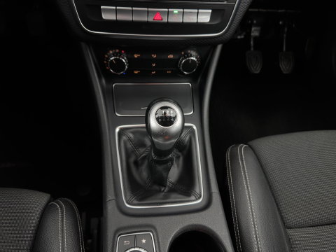 Mercedes-Benz A-Klasse 180 d Lease Edition Plus *LEATHER-FABRIC | NAVI-FULLMAP | CLIMA | COMFORTSEATS | CRUISE | KEYLESS | TOWBAR | 16''ALU*