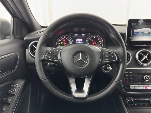 Mercedes-Benz A-Klasse 180 d Lease Edition Plus *LEATHER-FABRIC | NAVI-FULLMAP | CLIMA | COMFORTSEATS | CRUISE | KEYLESS | TOWBAR | 16''ALU*