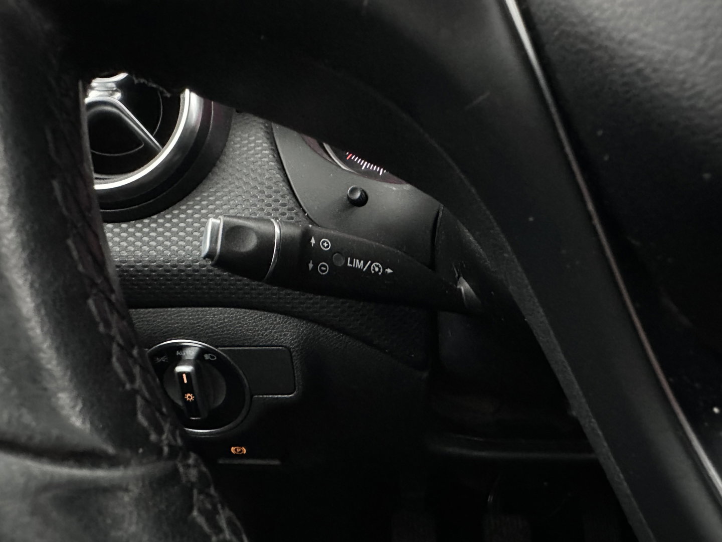 Mercedes-Benz A-Klasse 180 d Lease Edition Plus *LEATHER-FABRIC | NAVI-FULLMAP | CLIMA | COMFORTSEATS | CRUISE | KEYLESS | TOWBAR | 16''ALU*