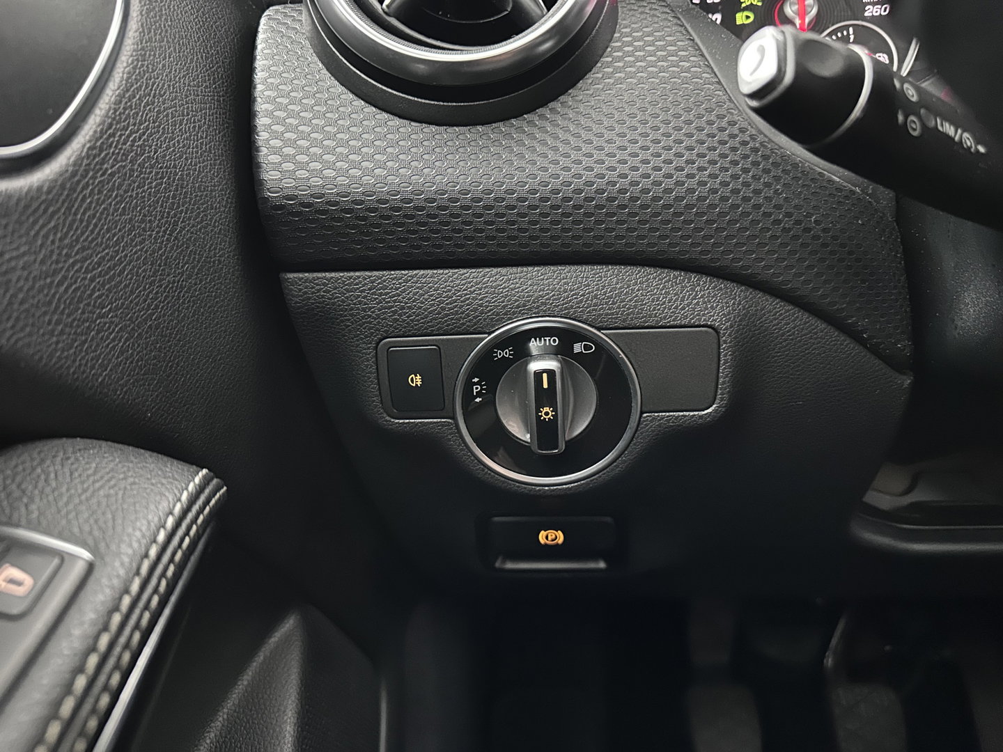 Mercedes-Benz A-Klasse 180 d Lease Edition Plus *LEATHER-FABRIC | NAVI-FULLMAP | CLIMA | COMFORTSEATS | CRUISE | KEYLESS | TOWBAR | 16''ALU*