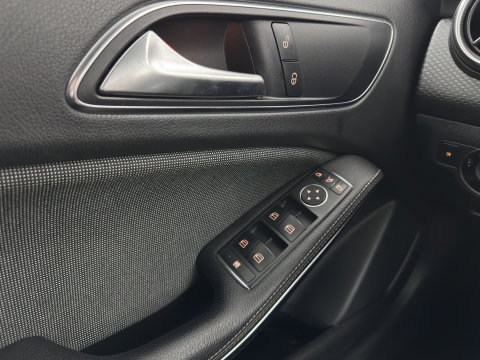 Mercedes-Benz A-Klasse 180 d Lease Edition Plus *LEATHER-FABRIC | NAVI-FULLMAP | CLIMA | COMFORTSEATS | CRUISE | KEYLESS | TOWBAR | 16''ALU*