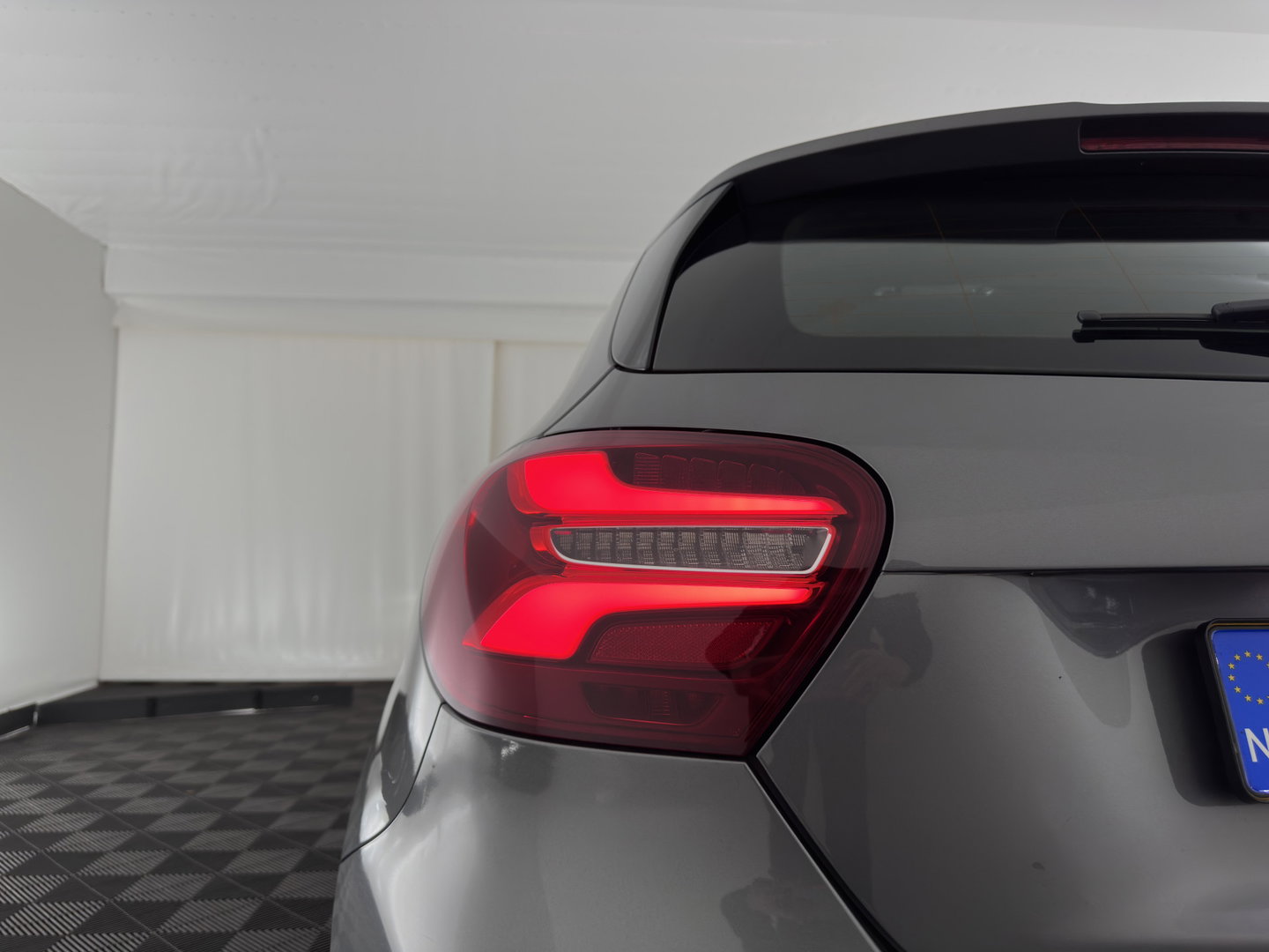 Mercedes-Benz A-Klasse 180 d Lease Edition Plus *LEATHER-FABRIC | NAVI-FULLMAP | CLIMA | COMFORTSEATS | CRUISE | KEYLESS | TOWBAR | 16''ALU*