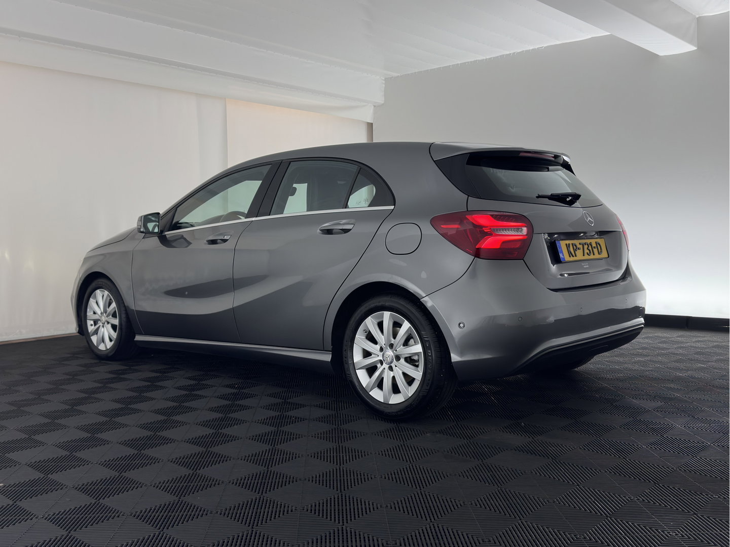 Mercedes-Benz A-Klasse 180 d Lease Edition Plus *LEATHER-FABRIC | NAVI-FULLMAP | CLIMA | COMFORTSEATS | CRUISE | KEYLESS | TOWBAR | 16''ALU*