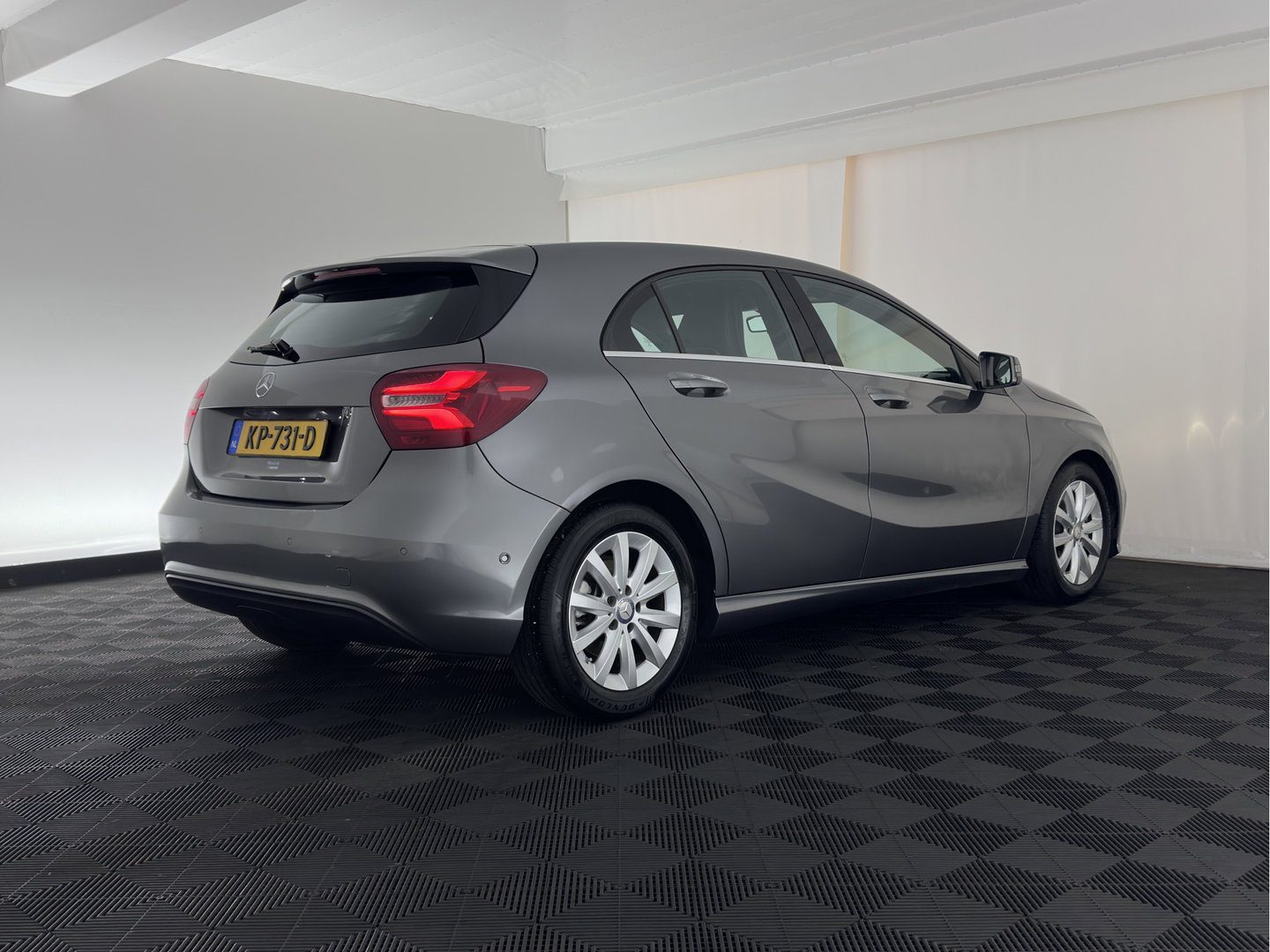 Mercedes-Benz A-Klasse 180 d Lease Edition Plus *LEATHER-FABRIC | NAVI-FULLMAP | CLIMA | COMFORTSEATS | CRUISE | KEYLESS | TOWBAR | 16''ALU*