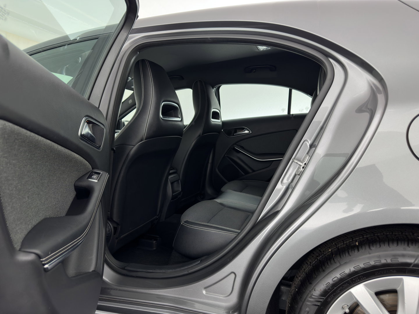 Mercedes-Benz A-Klasse 180 d Lease Edition Plus *LEATHER-FABRIC | NAVI-FULLMAP | CLIMA | COMFORTSEATS | CRUISE | KEYLESS | TOWBAR | 16''ALU*