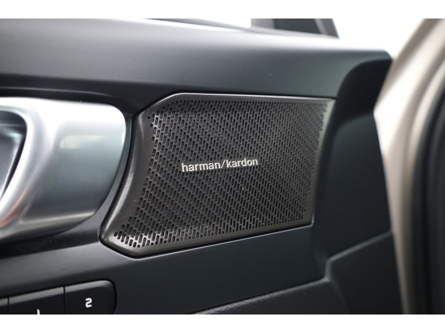 Volvo XC40 1.5 T5 Plug-in hybrid Plus Bright | Leer | ACC | Blis | 20' | H&K Audio | Memory stoelen | Achteruitrijcamera |