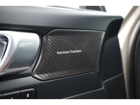 Volvo XC40 1.5 T5 Plug-in hybrid Plus Bright | Leer | ACC | Blis | 20' | H&K Audio | Memory stoelen | Achteruitrijcamera |