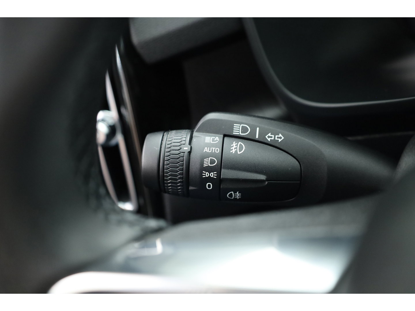 Volvo XC40 1.5 T5 Plug-in hybrid Plus Bright | Leer | ACC | Blis | 20' | H&K Audio | Memory stoelen | Achteruitrijcamera |