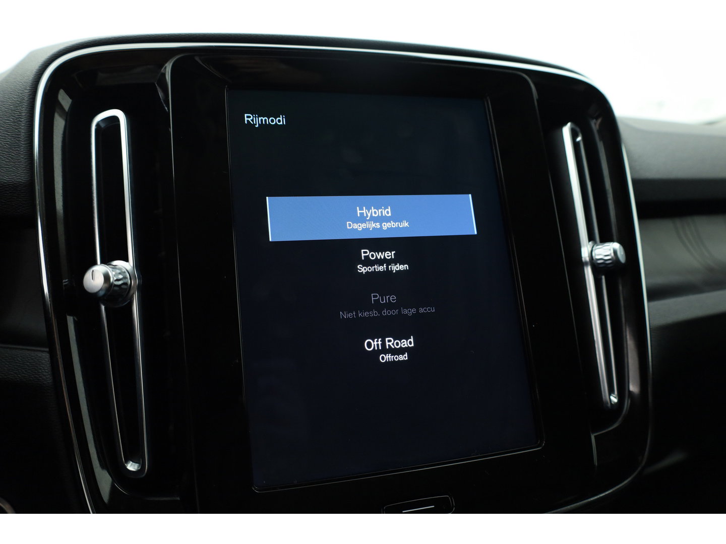Volvo XC40 1.5 T5 Plug-in hybrid Plus Bright | Leer | ACC | Blis | 20' | H&K Audio | Memory stoelen | Achteruitrijcamera |
