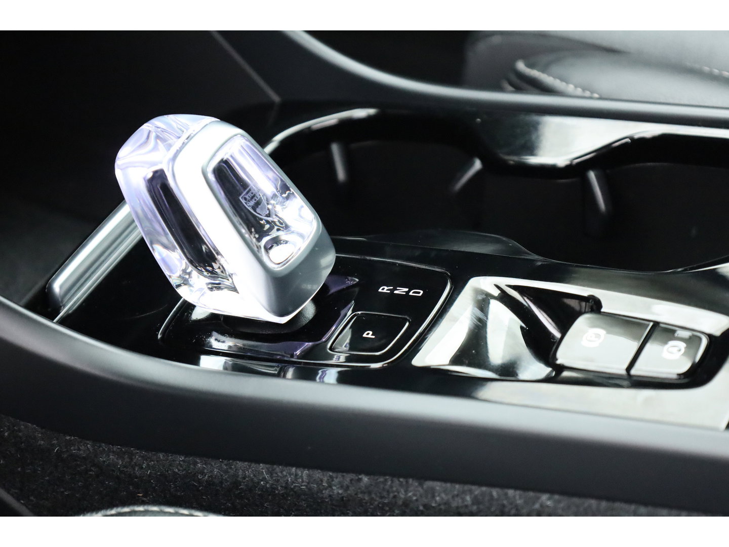 Volvo XC40 1.5 T5 Plug-in hybrid Plus Bright | Leer | ACC | Blis | 20' | H&K Audio | Memory stoelen | Achteruitrijcamera |