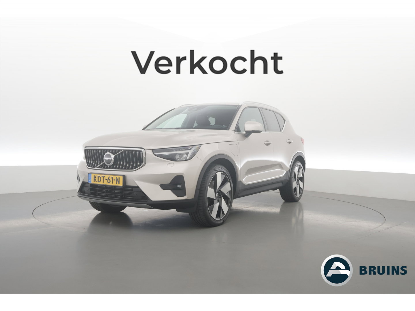 Volvo XC40 1.5 T5 Plug-in hybrid Plus Bright | Leer | ACC | Blis | 20' | H&K Audio | Memory stoelen | Achteruitrijcamera |