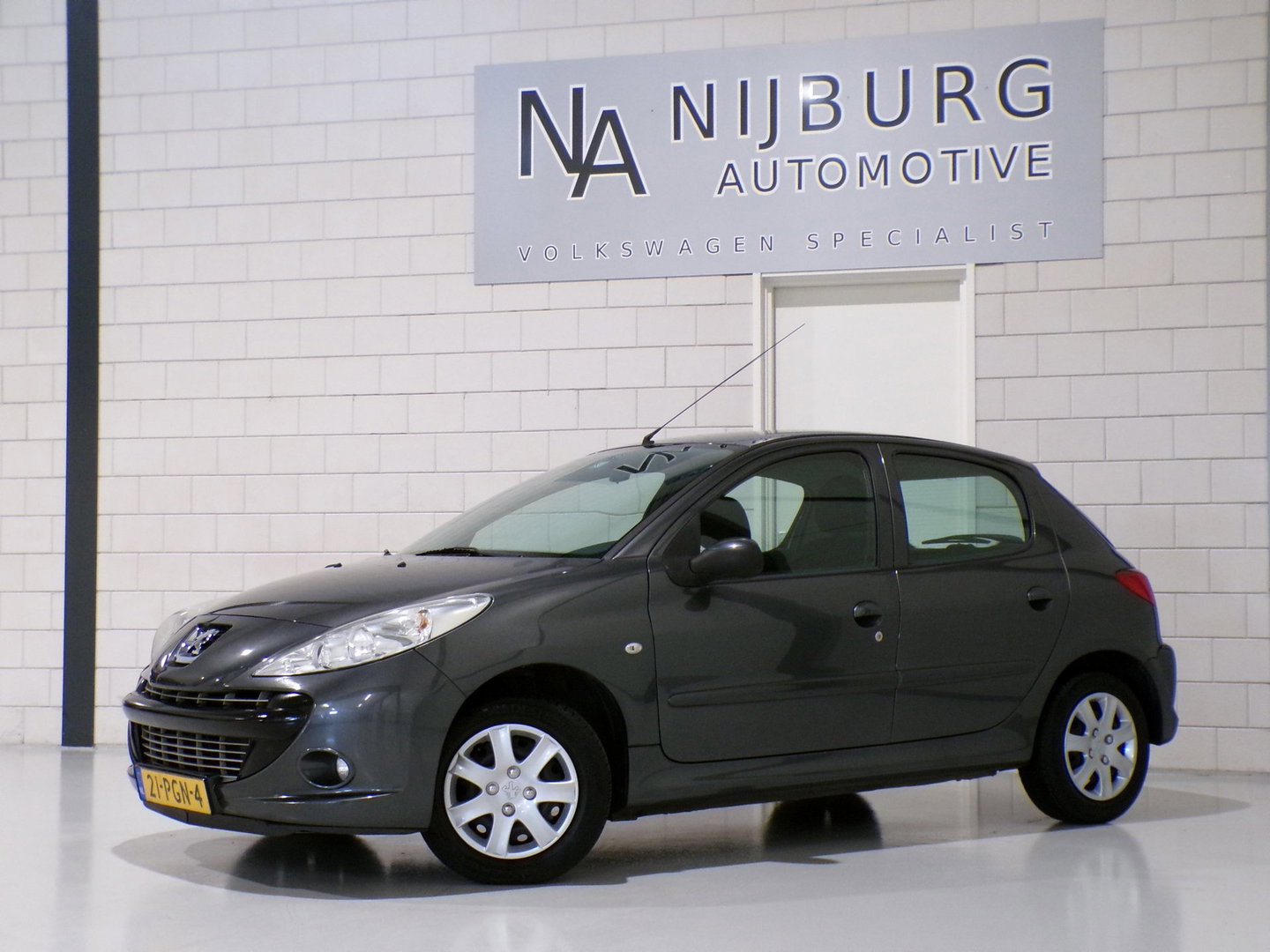 Peugeot 206+ 1.4 XS "Origineel NL!" Trekhaak Bluetooth Airco Garantie 4-seizoenen banden Nieuwe-APK ! Zeer nette & goede auto !