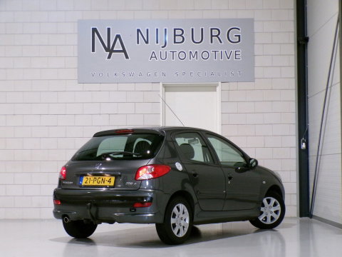 Peugeot 206+ 1.4 XS "Origineel NL!" Trekhaak Bluetooth Airco Garantie 4-seizoenen banden Nieuwe-APK ! Zeer nette & goede auto !