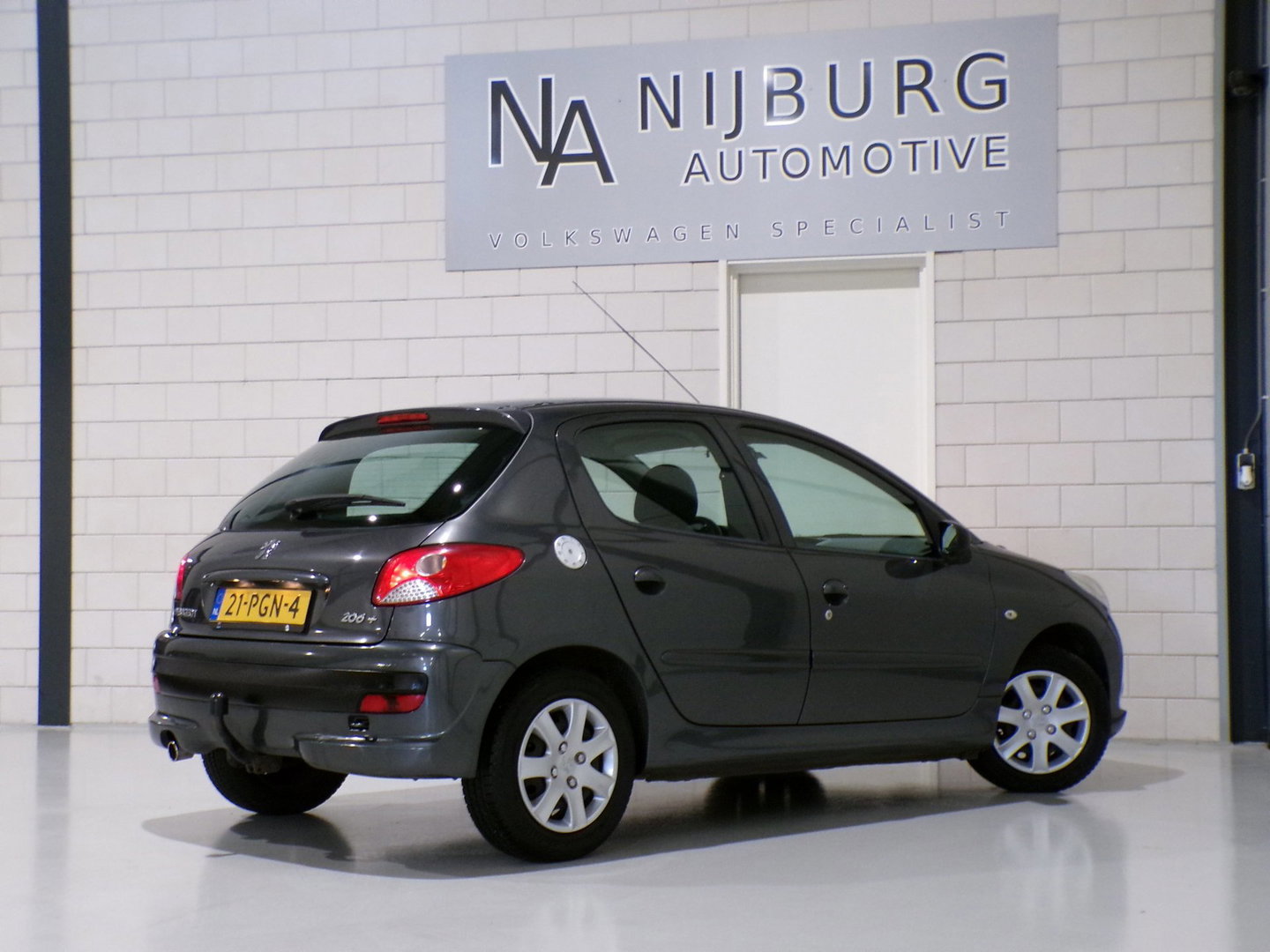 Peugeot 206+ 1.4 XS "Origineel NL!" Trekhaak Bluetooth Airco Garantie 4-seizoenen banden Nieuwe-APK ! Zeer nette & goede auto !