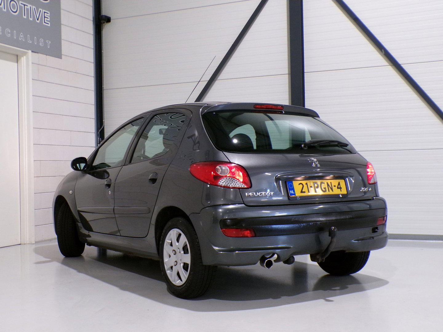 Peugeot 206+ 1.4 XS "Origineel NL!" Trekhaak Bluetooth Airco Garantie 4-seizoenen banden Nieuwe-APK ! Zeer nette & goede auto !